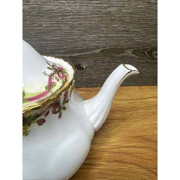 Royal Albert Ruby Celebration Ribbon Collection Christmas Teapot 7” - Picture 4 of 13